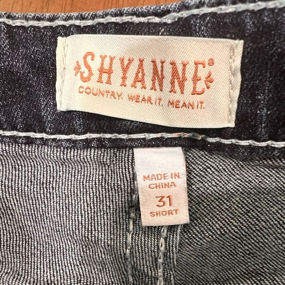 Shyanne Bootcut Flare Jeans Dark Wash Western Stitched Pockets Short 31W x 32L - Picture 6 of 7